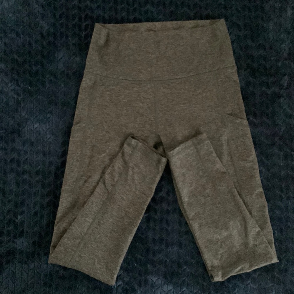 Aerie Chill Play Move black heather leggings with pockets